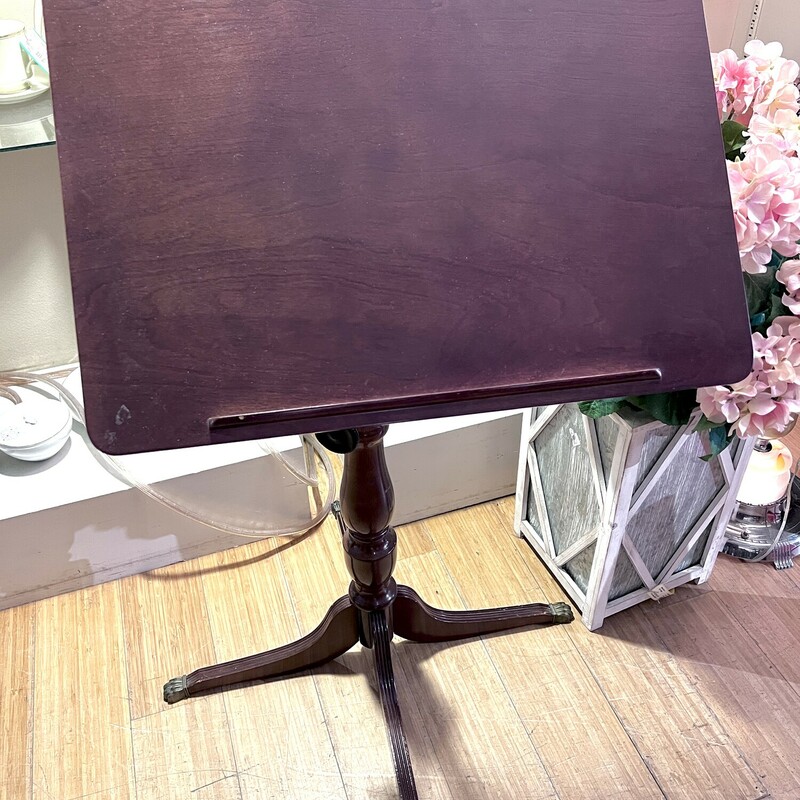 Wooden Music Stand
Size: 24\" W