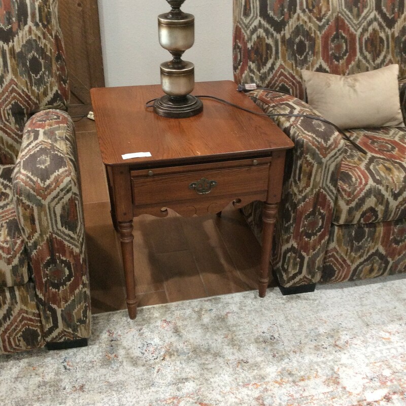 This traditional style end table by Thomasville has a pull- out shelf and sculpted apron.