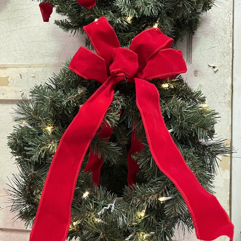 The light up wreath is suitable for indoors or out with LED lights and a timer setting for 6 hours on and 18 hours off.
Wreath has a pretty red velvet bow and measures 15 inches in diameter.
Requires 3 AA batteries (not included)