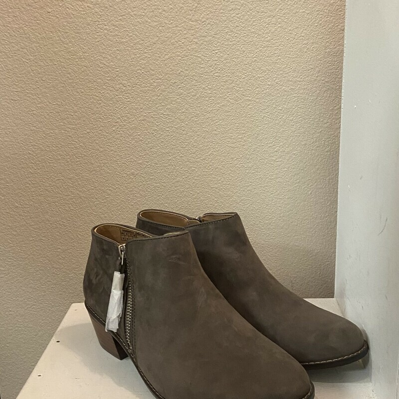 NEW Gry Suede Bootie
