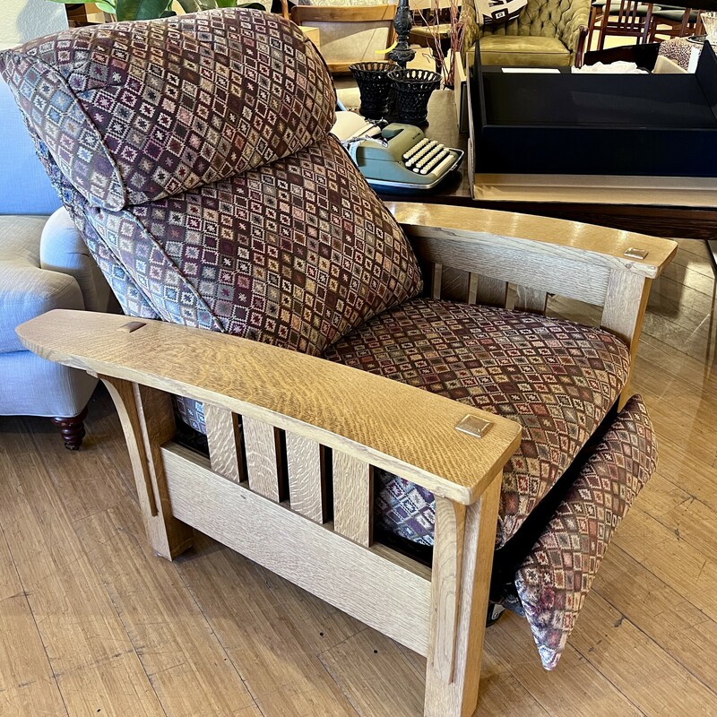 Stickley Bow Arm Oak Recliner
Size: AS IS