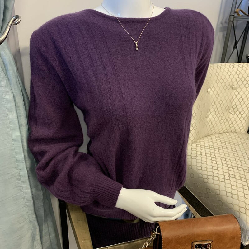 Rino Rossi NWT Wool Soft,
Colour: Plum,
Size: Medium,
Material: 70% lambswool; 20%angora; 10%nylon