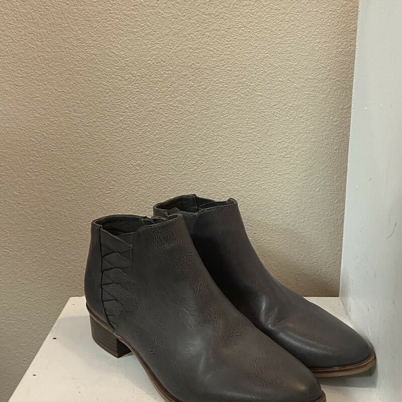 Gry Ankle Bootie