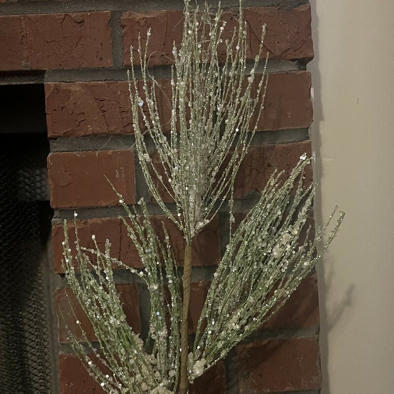 The Glitter Pine Stem is a beautiful shade of green with lots of sparkle and glitter.  Put a few in a bucket or vase. It pairs perfect with our snowball branch 57169. Add this pretty and sparkly stem to your winter decor this year!  Stem measures 25 inches tall