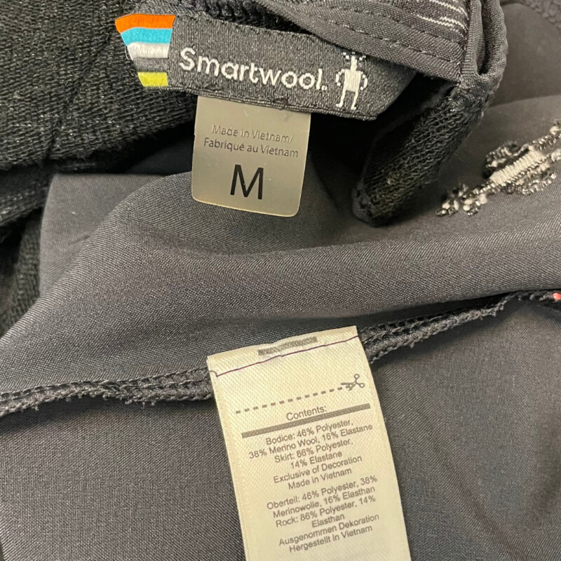 Smartwool Active Dress
Wool Blend
Charcoal and Black
Size: Medium