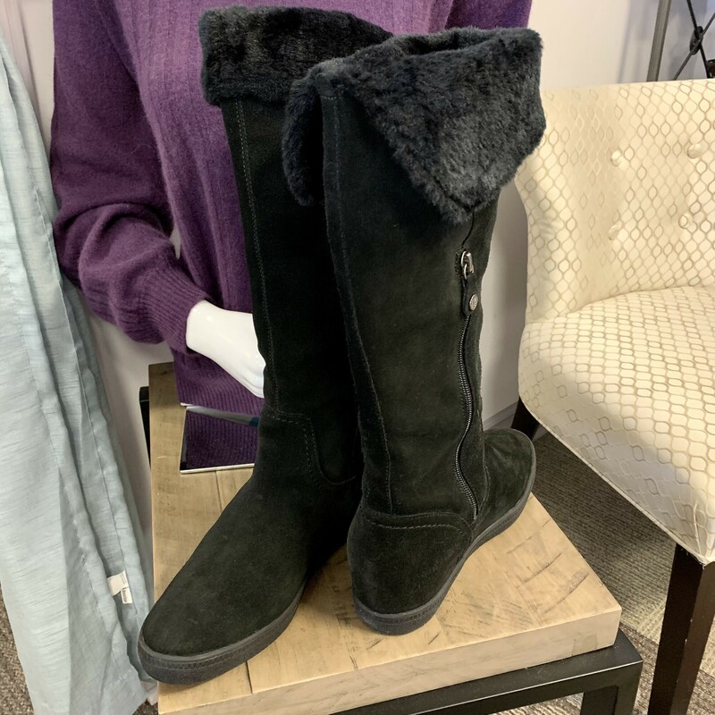 Geox Respira Tall Boots,<br />
Colour: Black Suede,<br />
Size: 9 / 10,<br />
With inside - hidden - wedge<br />
Calf: 18\"<br />
made in Marocco,<br />
<br />
Please contact the store if you want this item shipped.