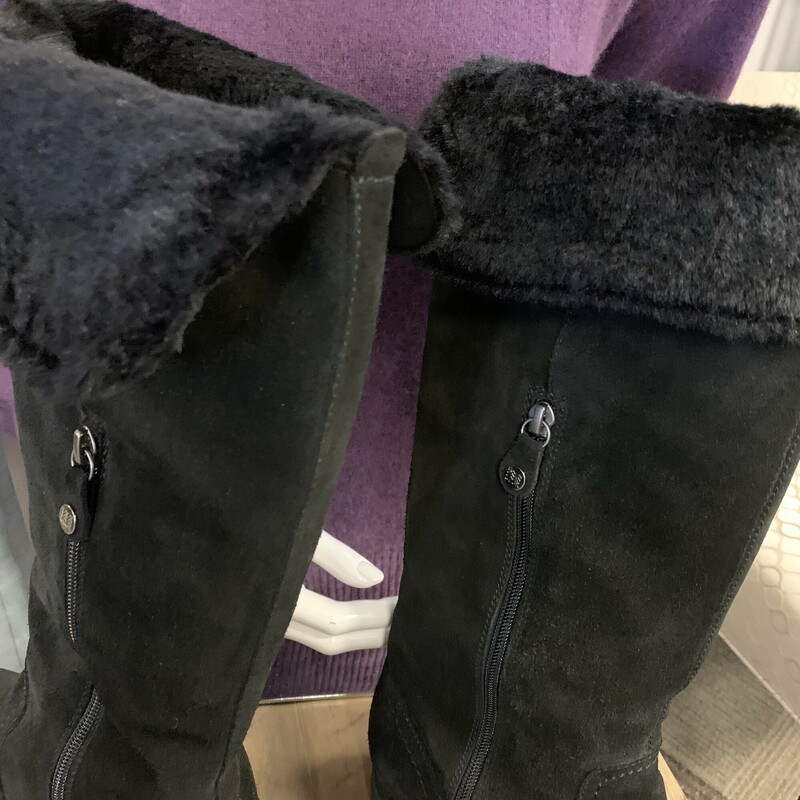Geox Respira Tall Boots,
Colour: Black Suede,
Size: 9 / 10,
With inside - hidden - wedge
Calf: 18\"
made in Marocco,

Please contact the store if you want this item shipped.