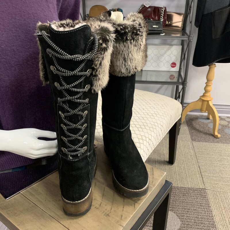 Bos & Co Tall Boots as NEW!<br />
Colour: Black suede,<br />
Size: 37 / 7,<br />
Calf size adjustable,<br />
As always - please come in to try them.<br />
<br />
Please contact the store if you want this itme shipped out.