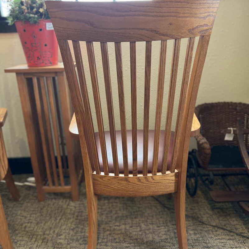 Amish made oak captain chair set.<br />
<br />
Includes 2 pieces.<br />
<br />
Beautifully hand crafted Amish made oak captain chairs with smooth brown leather cushions.<br />
<br />
There are minor scuff marks and wear on the legs.<br />
<br />
Each: 41 1/2in tall x 19in wide x 17in deep x 20in tall (seat to floor)
