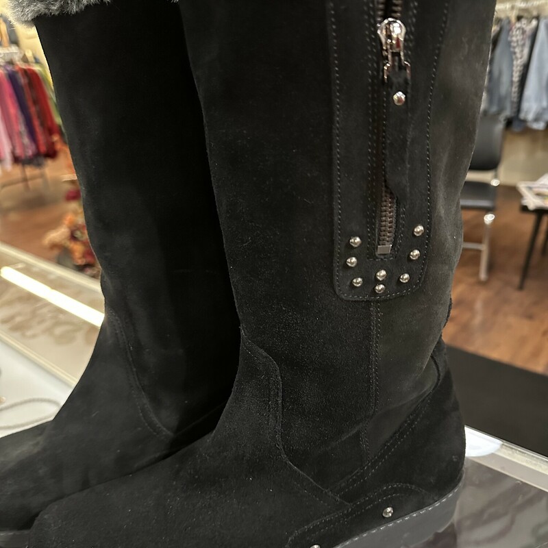 Aquatalia - Black Suede Faux Fur Boots Sz 9.5
Chic suede Aquatalia boots for the cool weather. Made in a luxe suede upper with warm faux fur lining on the interior. Studded details on the side add a modern touch. Size 10 Suede ...

Women's · 10 · Fur · Genuine Suede · Round Toe · Zip