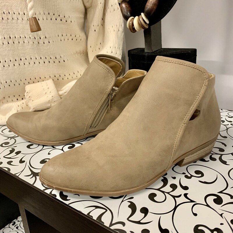 Natural Soul Shoe,
Colour: Beige,
Size: 7,

Please contact the store if you want this item shipped.