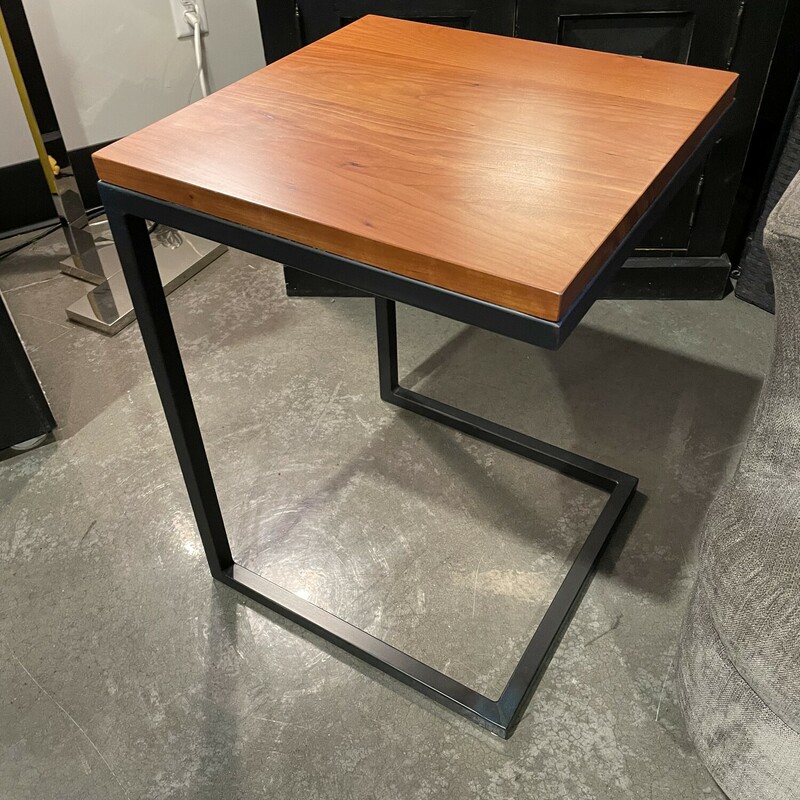 R & B Parsons Side Table,

- Retails for $459 -

Timelessly modern, our Parsons C-table makes the perfect side table. Pair your favorite top with a durable steel base to make it your own. Each steel base is hand welded in Minnesota or Wisconsin by skilled artisans.

Size: 18W X 25H