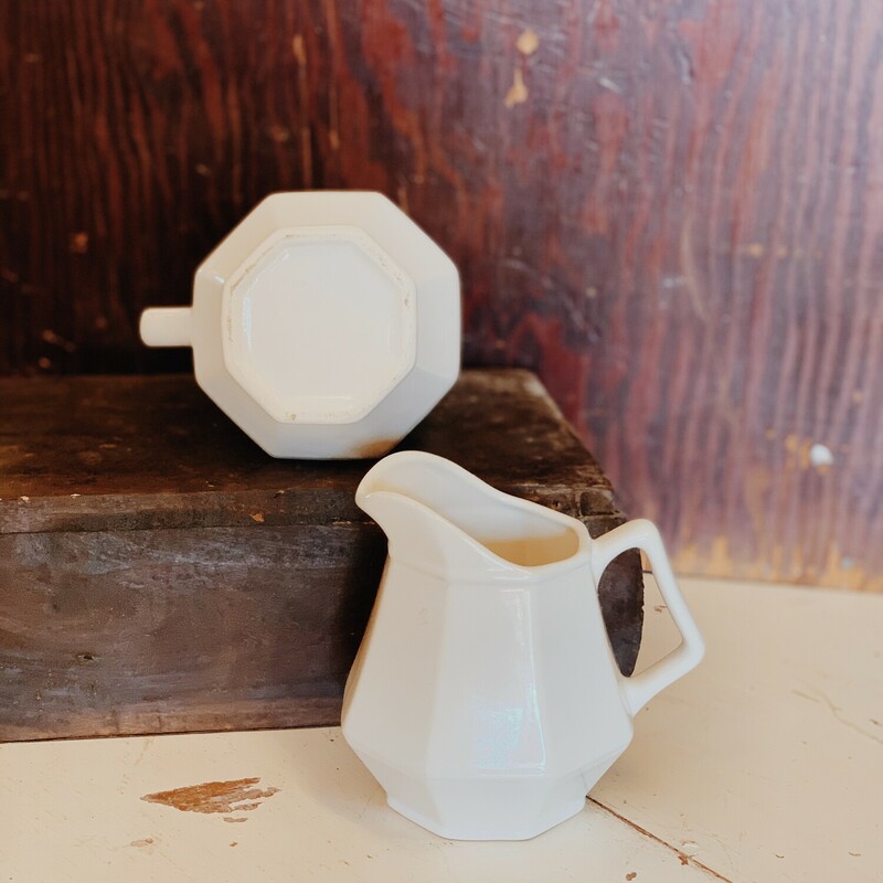 These adorable, vintage inspired cream pitchers make beautiful kitchen decor! Place these on kitchen shelves, in glass door cabinets, or use them to serve!<br />
<br />
Measurements: 4 Inches x  4.25 Inches x 3.5 Inches