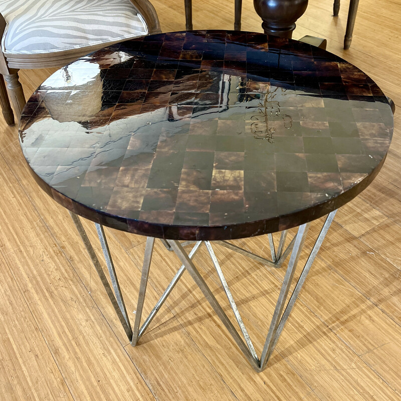 Shell Top Accent Table
Size: 24x22