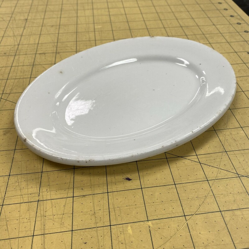 Small Meakin Oval Plate, White, Size: 9x7 Inch
