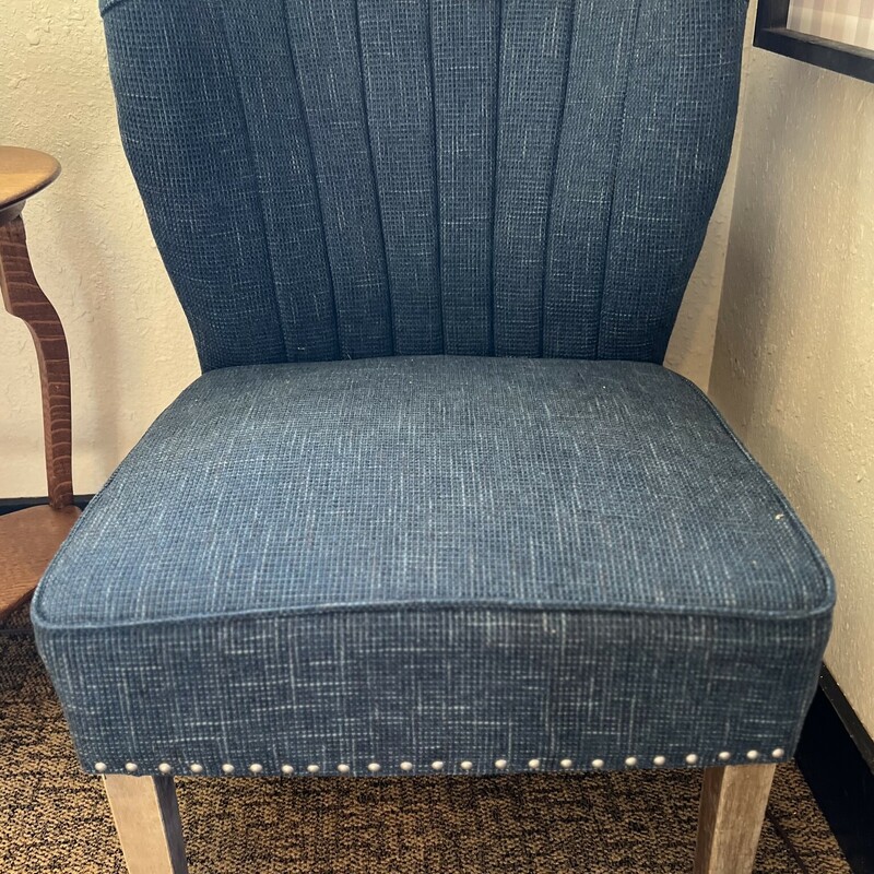 Blue tweed shell accent chair.

Deep blue tweed shell accent chair with rustic wooden legs.

Accented with silver nail trim.

There is minor pilling on the chair.

33in tall x 25in wide x 23in deep x 17in tall (seat to floor)