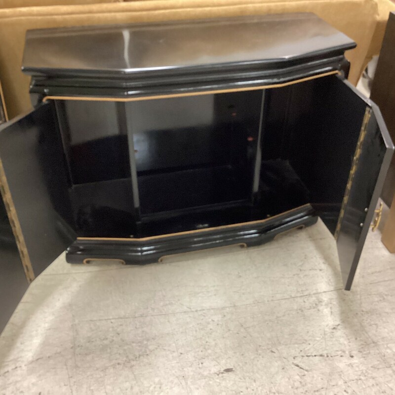 Black Asian Cabinet, Blk/Gld, 2 Doors<br />
40in wide x 16in deep x 30in tall