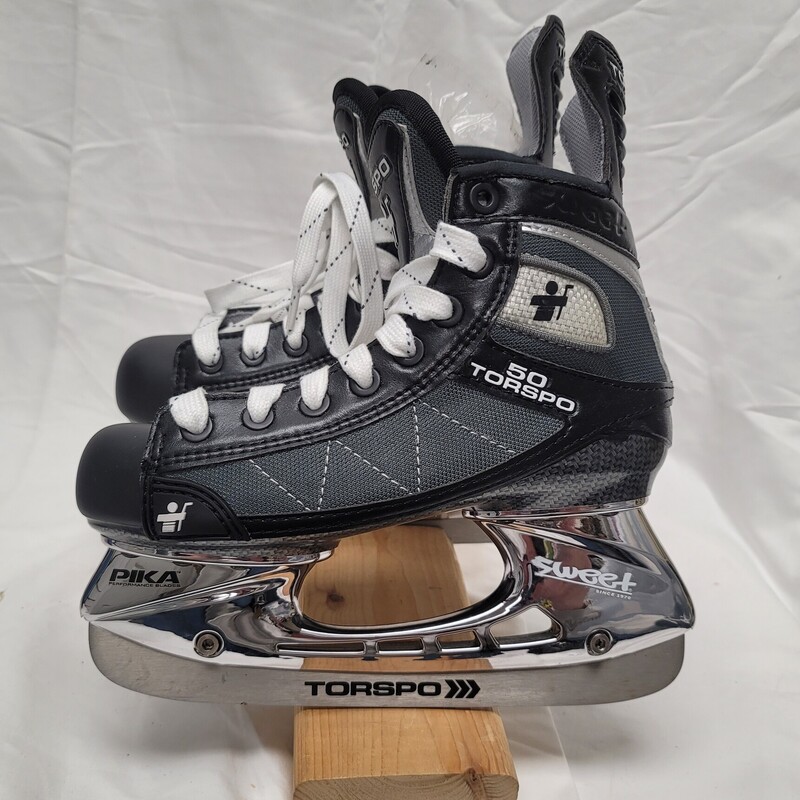 New skates! with chrome holder, comes with 2 blade tools. MSRP $149.99