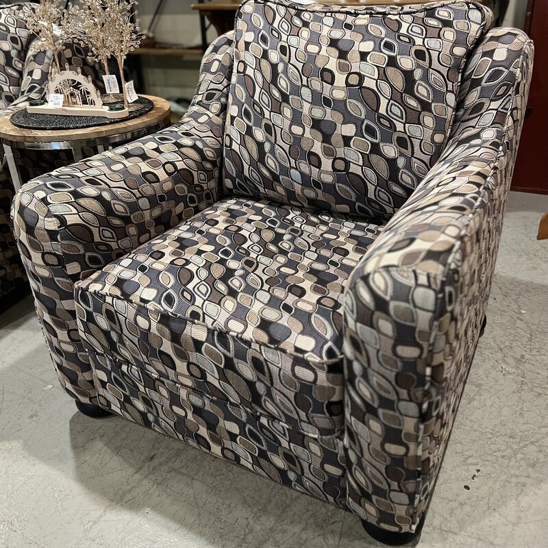 Lazyboy accent chair.

Brown and grey abstract patterned Lazybody accent chair with black wooden legs.

There is minor wear and pilling on the chair.

32in tall x 34in wide x 33 1/2in deep x 16in tall (seat to floor)
