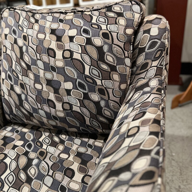 Lazyboy accent chair.

Brown and grey abstract patterned Lazybody accent chair with black wooden legs.

There is minor wear and pilling on the chair.

32in tall x 34in wide x 33 1/2in deep x 16in tall (seat to floor)