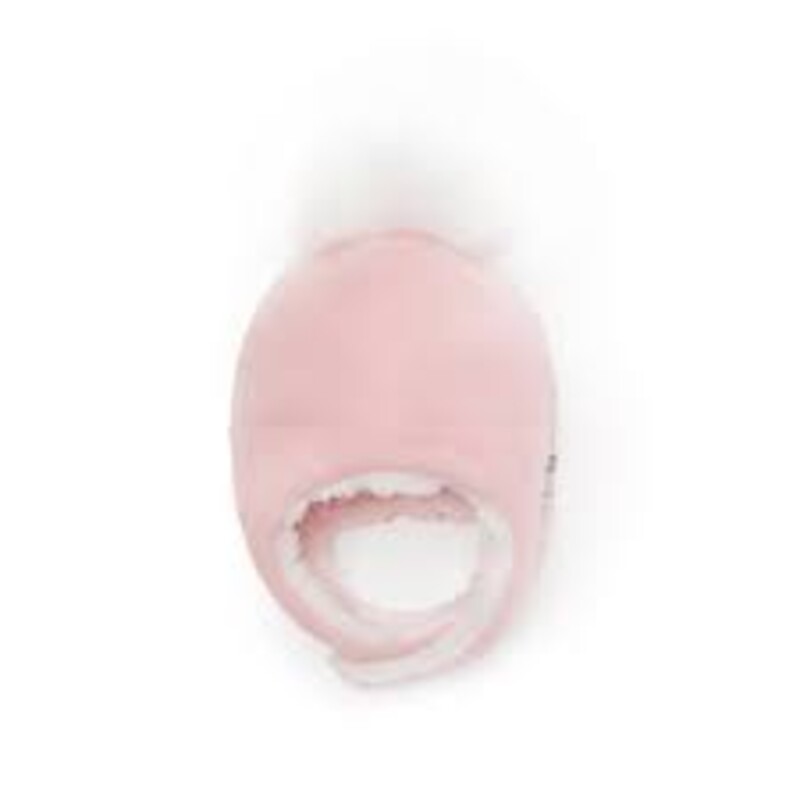 STONZ Fleece Hat, Haze Pink, Size: 0-6M<br />
<br />
Keep your little explorer protected while out and about, with the coziest fleece hat! Made with anti-pill fleece, our Fleece Hat is a must-have addition to your child’s wardrobe. Whether they’re out on the stroller, hiking in the mountains or just playing in the park, they’ll stay warm and covered all day long.<br />
<br />
With ear covering and super-soft fabric, this winter favourite will stay on any size head with velcro closure under the chin! Now they can explore the outdoors and you’ll know they’re safe out there.<br />
<br />
<br />
No more lost hats!: Thanks to the soft velcro closure under the chin, this hat easily secures to their head and they won’t notice it even after hours of outdoor play.Double warmth & full coverage: Cozy anti-pill fleece on the outside, fuzzy sherpa on the inside and their ears stay covered the whole time! Your little one will stay protected even in the harshest wintersStylish and modern: who said comfort had to be boring? This winter hat features a cute pompom to keep your little adventurer stylish and protected at the same time.Machine washable: Got a little dirty after a fun snowy playdate? No worries, just put it in the wash and they’ll be ready to go in no time. As good as new, season after season!
