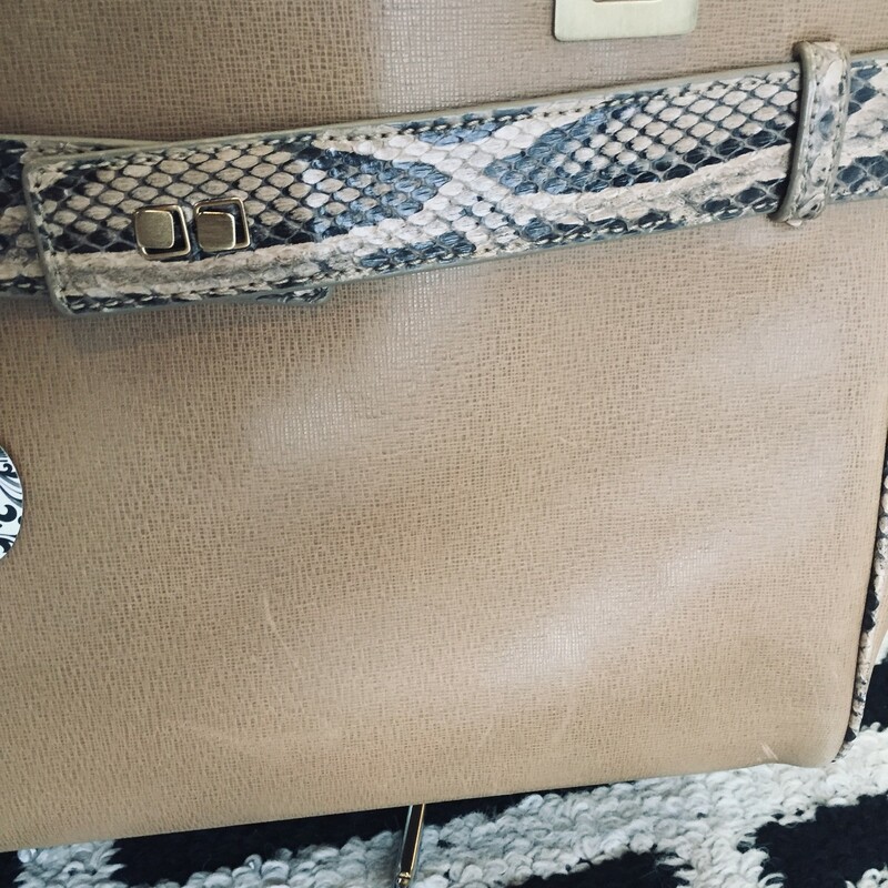 Suen Cooper shoulder bag is made of alligator on exterior and the interior is lined in leather. Gold hardware on the straps. Does have a few exterior scratches, but still has lots of love to give! Retail: $4000 Such a steal!!!