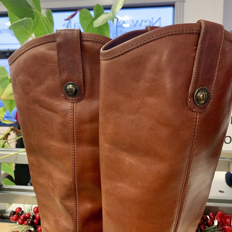 Frye Riding Boots,
Colour: Brown Tan,
Size: 6,
Take notice: these boots are pull on.