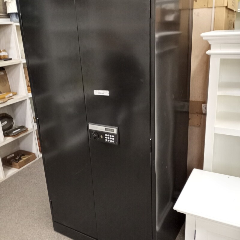 Black Cabinet NO KEY!
uline price $785 plus shipping!
OURS 60 percent off.
