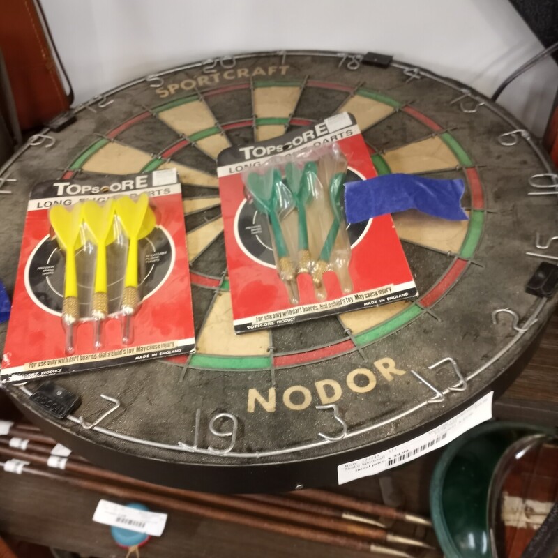 Nodor Sportcraft, dart board w darts