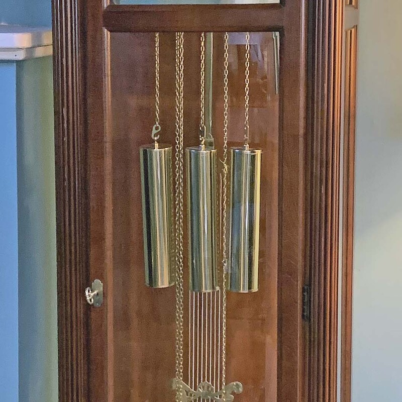 Howard Miller Grandfather Clock

Size: 81x19.5x12