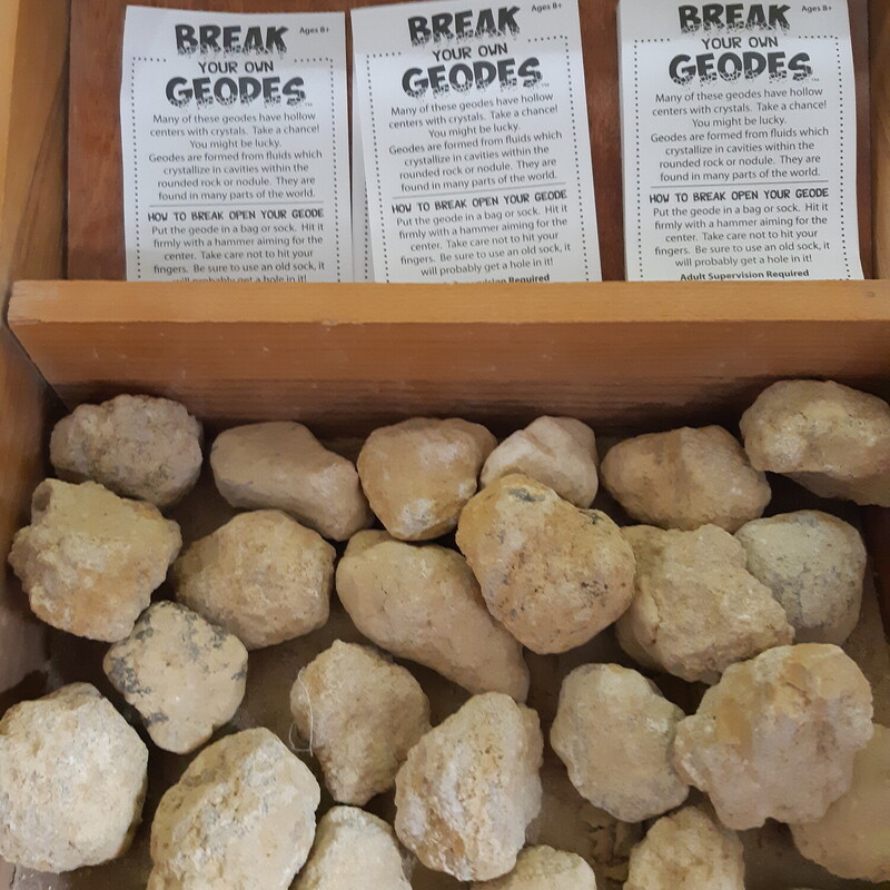 Break Open Geodes (2), 8+, Size: Sciencekit