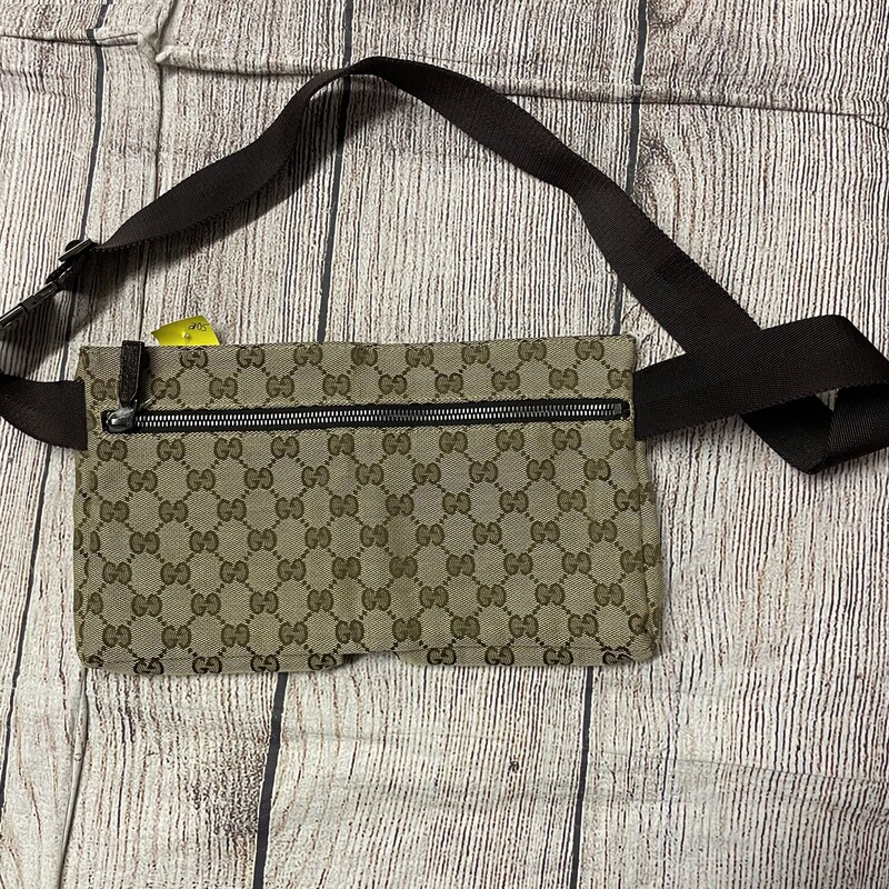 Sale!! was $599.99 NOW $479.99

Gucci GG Canvas Belt Bag
Strap is adjustable and is in great shape! Two zippered pockets and one with velcro.

Strap Length: 31.25
Height: 6.75
Width: 11.75
Depth: 0.5

*Additional shipping and insurance rates will apply. A separate invoice will be sent due to the value of this item.