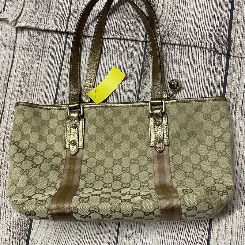 Gucci Jolicoeur Tote, GG Beige Gold Pink

Canvas material with leather handles.  Good pre loved condition, minor wear/spots see pics for more details.

W 10.2 x H 8.7 x D 5.5

shipping may have addtional charge for insurance.