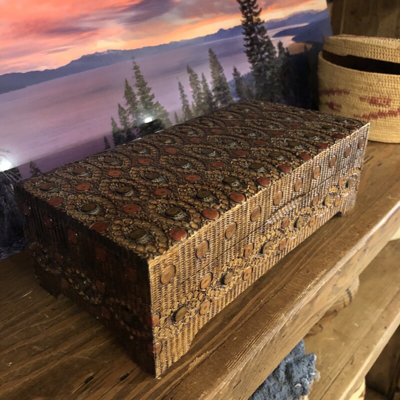 Carved Wood Box

9Lx5T