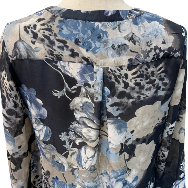 Soft Surroundings Floral Top
Blue, Gray, Navy, White
Size: XSmall