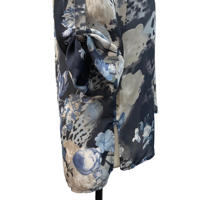 Soft Surroundings Floral Top<br />
Blue, Gray, Navy, White<br />
Size: XSmall