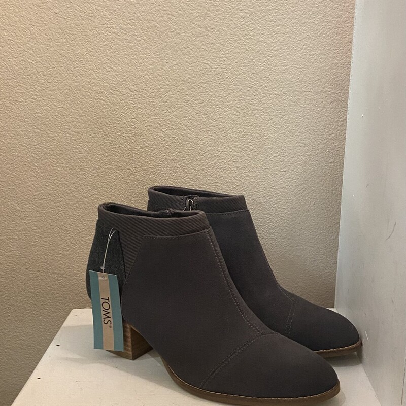 NWT Gry Suede Bootie