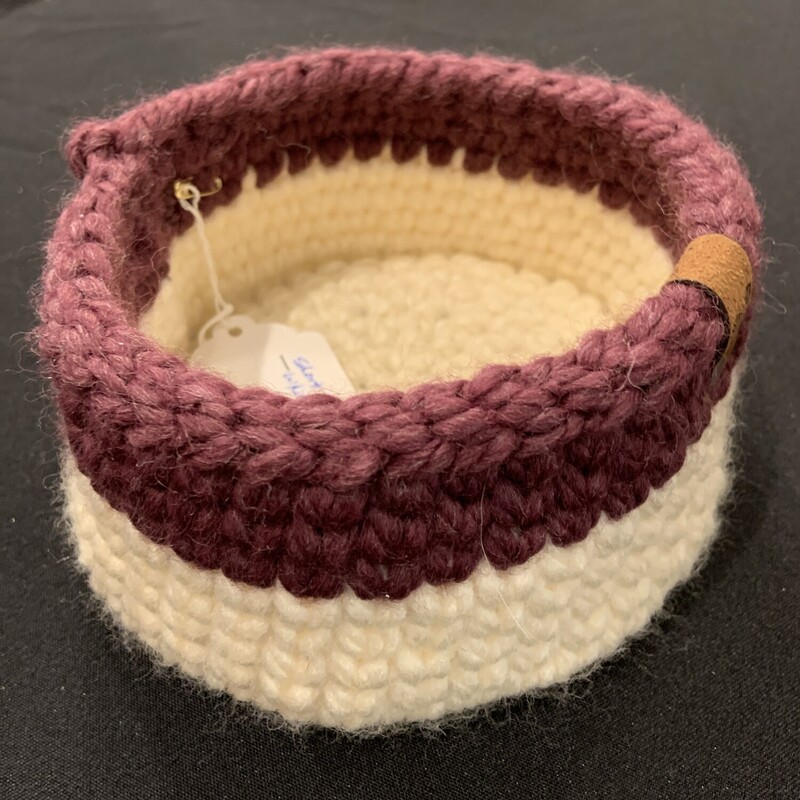 Short Sm Basket W/o Handl, White,
Homemade by a local vendor