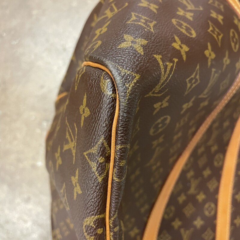 LV Keepall 55, Brown, Size: As Is,  Monogram Keepall 55 Monogram, Some staining on one of the straps on the bottom, Unisex Bag,  Hardware is a Gold Closure.<br />
<br />
12.2'' x 21.65'' x 9.84''<br />
Handle Length 11.41''
