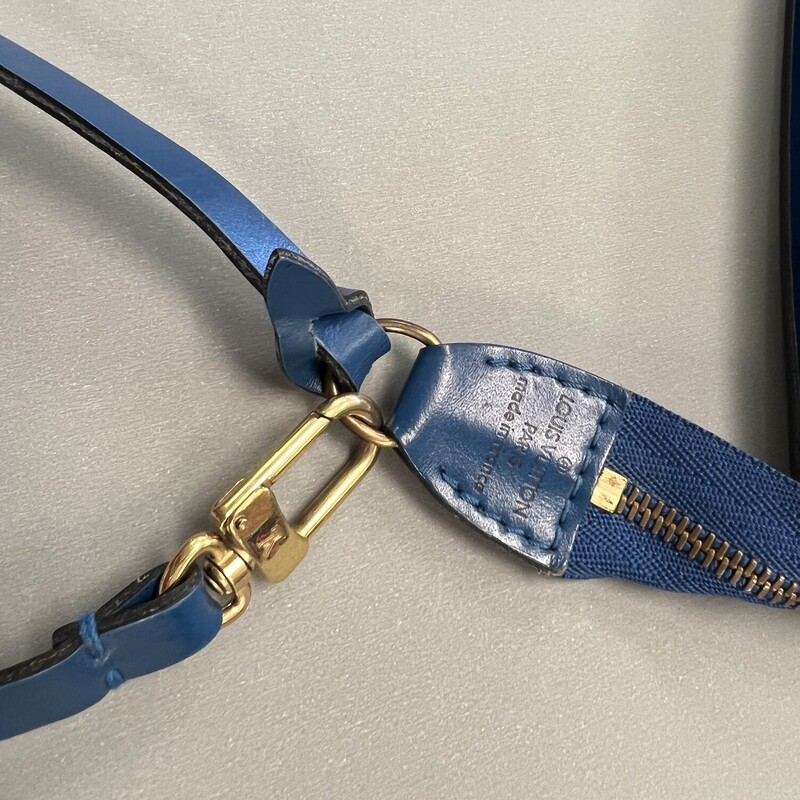 Louis Vuitton Blue Epi Leather Pochette With Logo Embossed On The Exterior, Blue Suede Lining, Gold-tone Hardware, Zipper Closure, Top Handle With A Hook (can Be Worn As A Wristlet)
Comes with CERTIFICATE OF AUTHENTICITY
Brand : Louis Vuitton
Country Of Origin : France
Type : Pochette, Pouch Epi leather
Color : Blue
Closure : Zipper
Size Hxwxd Cm : 11.5cm x 21.5cm x 2.5cm / 4.52'' x 8.46'' x 0.98'' Width Cm : 21.5 Depth Cm : 2.5
Handle Drop Cm : 14.00cm / 5.51''
Serial Number : AR1915 (date: 11 of 1995)
Condition : Used (very good - VINTAGE).   A few traces of usage
This bag is available in similar condition on Mercari for $800.00 and vestiairecollective for $762.00