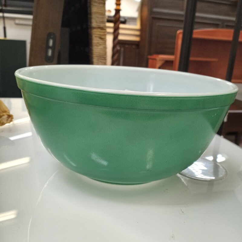 Pyrex 403 Green,
Usually a variety in stock!!