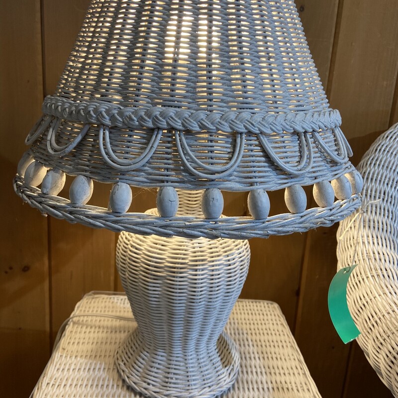White Wicker Table Lamp,
Size: 13 x 22
This wicker table lamp has a scalloped and beaded shade with a ginger jar shap base.