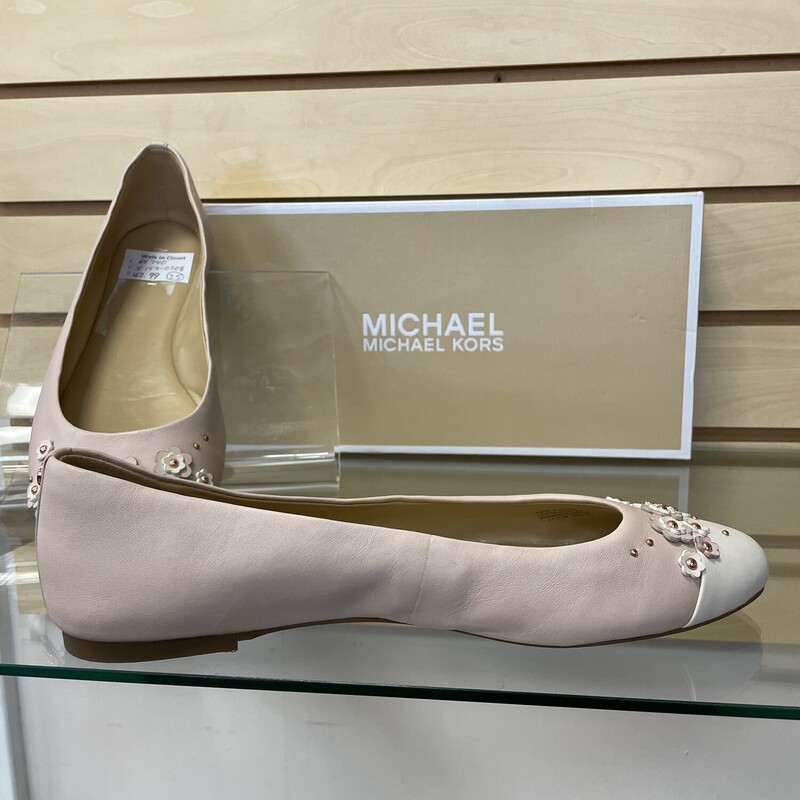 New Michael Kors Ballet Flat ,Light Pink/Light Mauve Leather with Leather Flower Embellishments, Size: 7.5