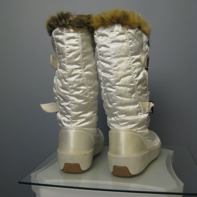 Cute pair of winter boots from Pajar.<br />
These are white water proof buckling boots with faux fur trima and I believe real shearling interior.<br />
Shiny fabric exterior and rubber slip resistant outsoles.<br />
<br />
Marked size 38<br />
These fit a little small so I am recommending then for a US size 6 or 6.5 gal.<br />
<br />
Excellent pre-owned condition with a small nicked area on the edge of one boot.<br />
<br />
thank you for looking!<br />
#57687