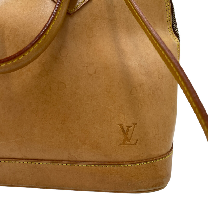 LouisVuitton Alma, Tan, Size: OS

condition: GOOD. light water staining throughout. interior stain

Height 24cm (9.4in)
Width 30cm (11.7in)
Depth 16cm (6.2in)
Drop of the Handle 8cm (3.1in)
removable shoulder strap included