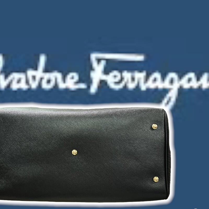 Salvatore Ferragamo -
Nylon Hammered Calfskin Batik Tote Black
This is an authentic SALVATORE FERRAGAMO Nylon Batik Tote in Black. This stylish bag is crafted of nylon canvas with black calfskin leather in black with gold hardware, leather top handles, and a matching leather shoulder strap. The bag opens to a partitioned black fabric interior with a large pockets.
COMES with CERTIFICATE of AUTHENTICITY
Base length: 15 in
Height: 11 in
Width: 7 in
Drop: 5.25 in
Drop: 20.5 in
This tote is in like new condition with no signs of wear or flaws.
