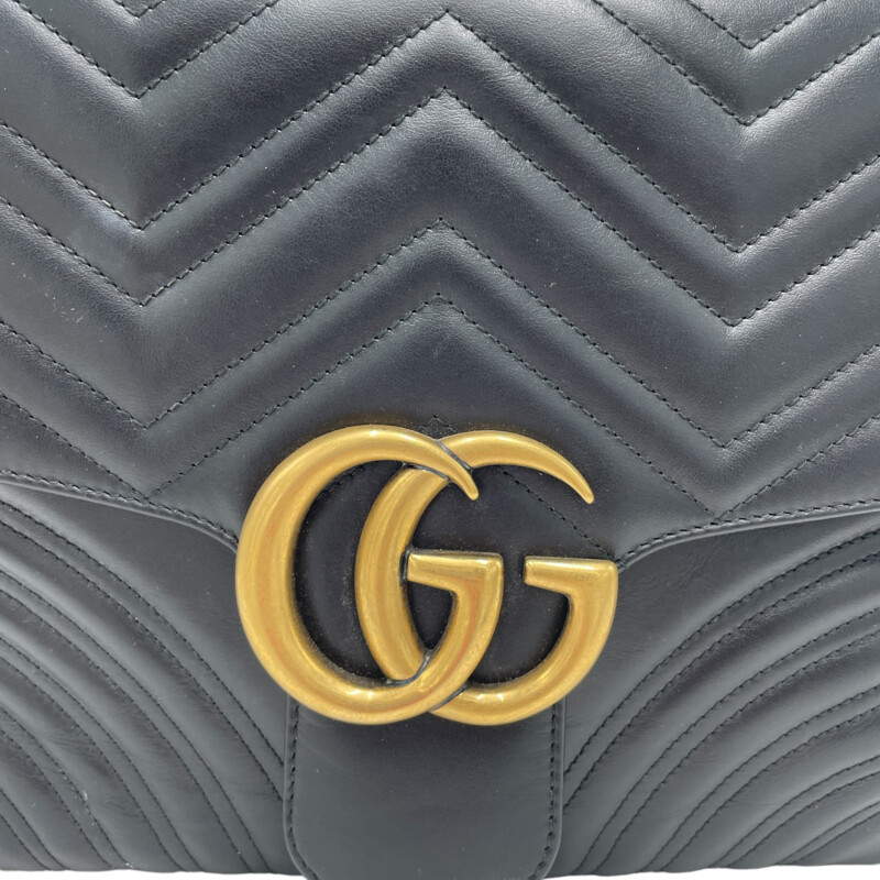 Gucci GG Marmont TopHandle
Black
Size: OS

condition: PRISTINE. Never used


Small size: W27cm x H19cm x D10.5cm
Top handle with 7.6cm drop
Detachable chain shoulder strap with 50cm drop

CURRENT ONLINE
retail: $2900