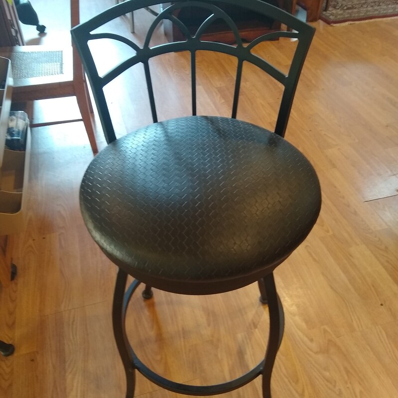 Blk Iron Stool/Vinyl Seat

Black iron framed stool with black vinyl seat.  Heavy and in excellent condition.


Size: 17 in wide X 16 in deep X 33 in high