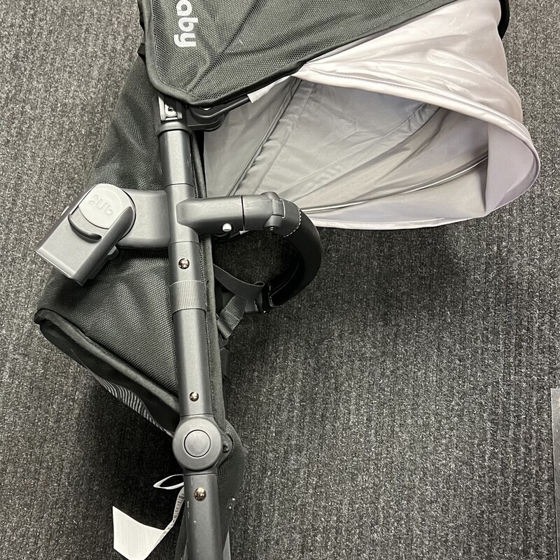 Uppababy Vista Main Seat, Black, Size: Sept 2018<br />
Great Condition