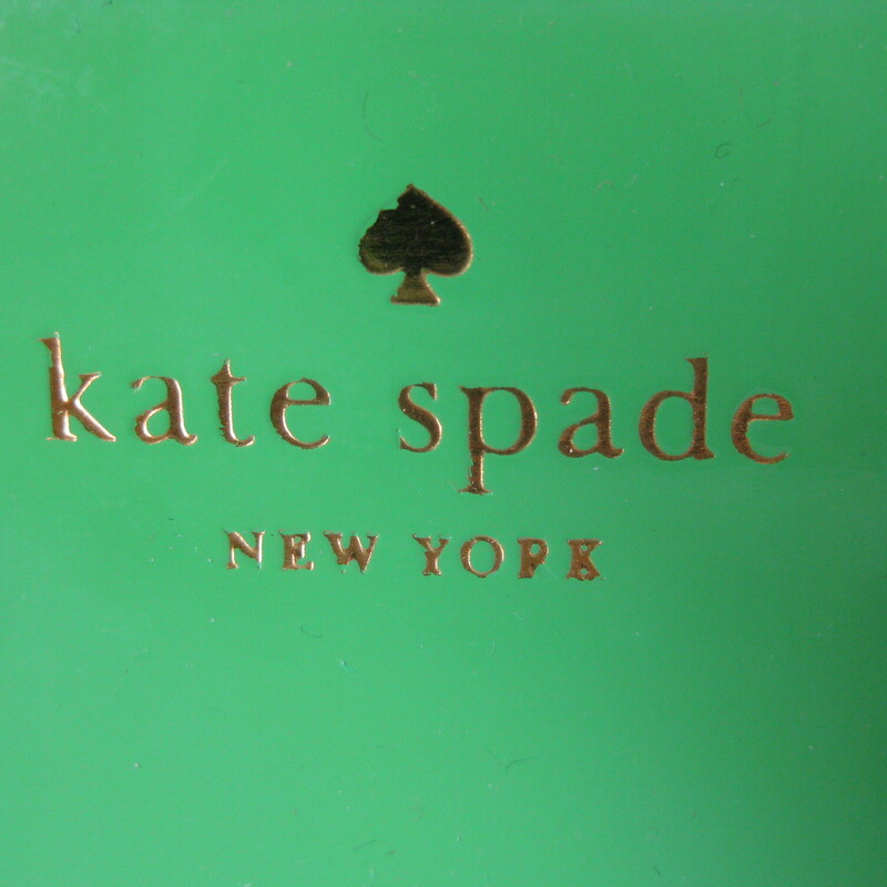 Kate Spade Case, Grn/blu, Size: None

Like new case for your readers or regular glasses by Kate Spade.
Super protective and super girly
Bright grass green on the top, turquoise blue on the bottom
Adorable cat eyes painted inside.
The lens cloth is still in it's orginal packaging.

THanks for looking!
#55482